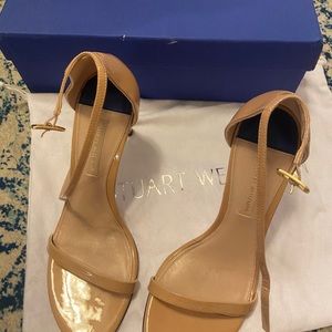 Stuart Weitzman
Nudistsong 100mm Leather Heeled Sandals in Adobe